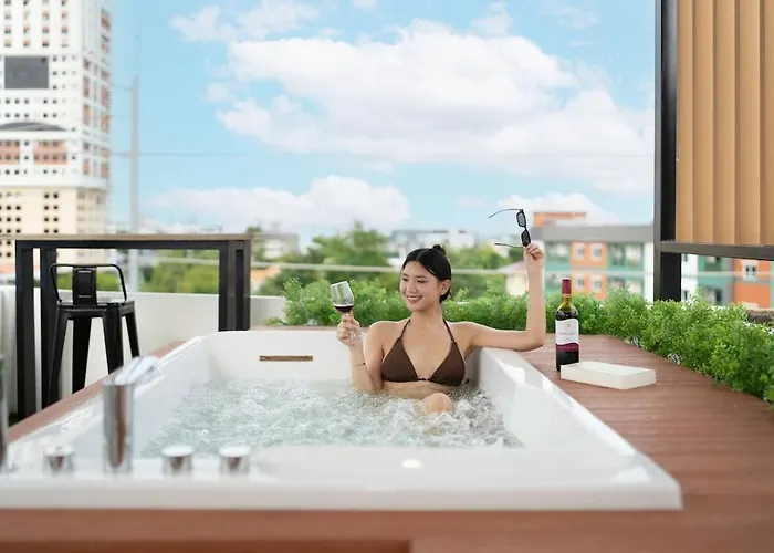 別荘 Modern Organic 3br Near Ekkamai With Jacuzzi Cityview