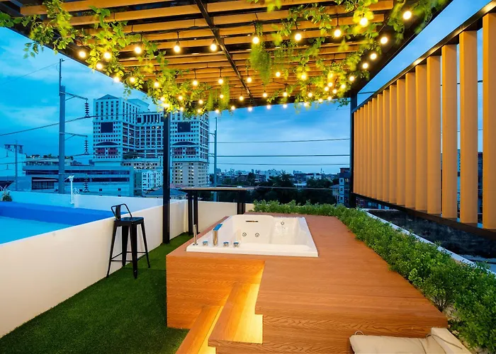 Modern Organic 3br Near Ekkamai With Jacuzzi Cityview 別荘 *