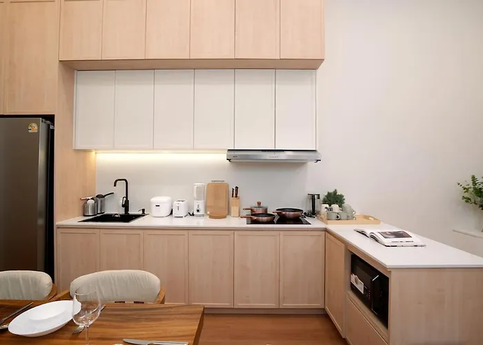 Modern Organic 3br Near Ekkamai With Jacuzzi Cityview バンコク都