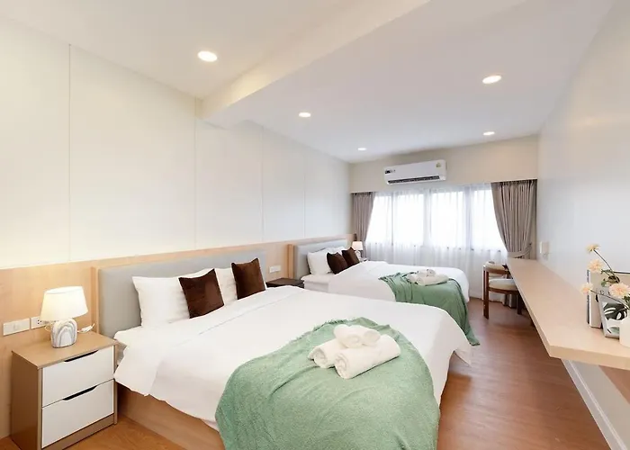 Modern Organic 3br Near Ekkamai With Jacuzzi Cityview バンコク都