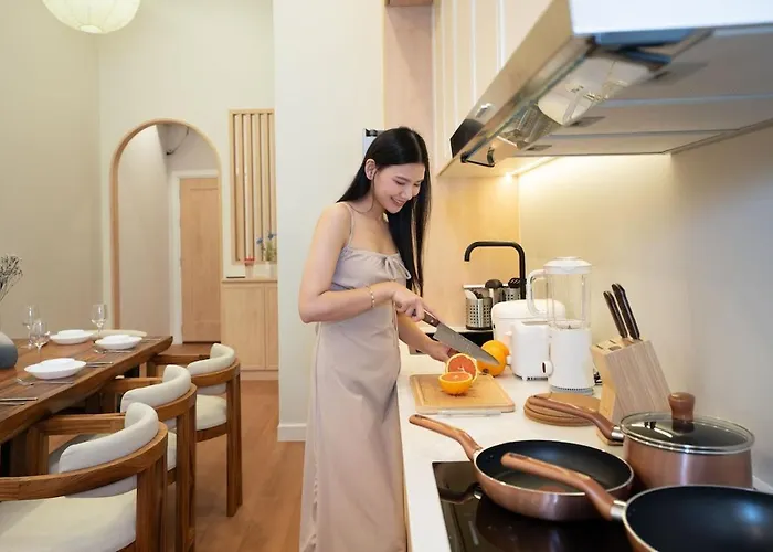 Modern Organic 3br Near Ekkamai With Jacuzzi Cityview 別荘 *
