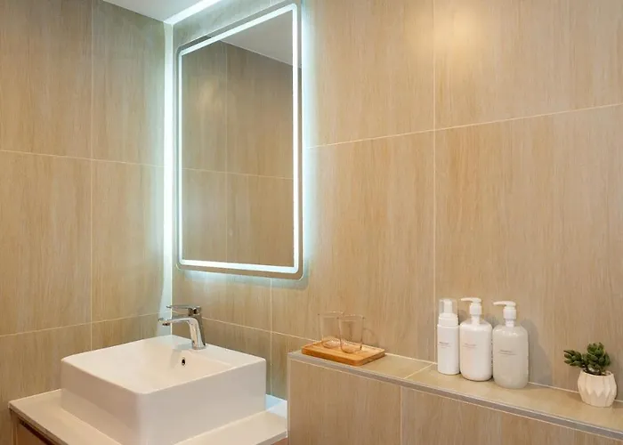 Modern Organic 3br Near Ekkamai With Jacuzzi Cityview バンコク都