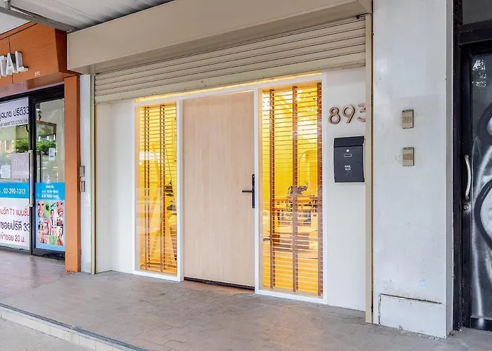 Modern Organic 3br Near Ekkamai With Jacuzzi Cityview 別荘