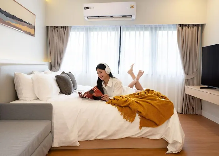 Modern Organic 3br Near Ekkamai With Jacuzzi Cityview バンコク都