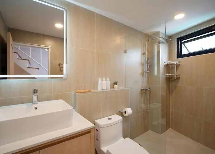Modern Organic 3br Near Ekkamai With Jacuzzi Cityview 別荘 *
