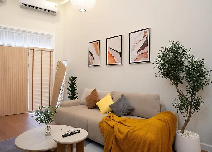 Modern Organic 3br Near Ekkamai With Jacuzzi Cityview 別荘 *