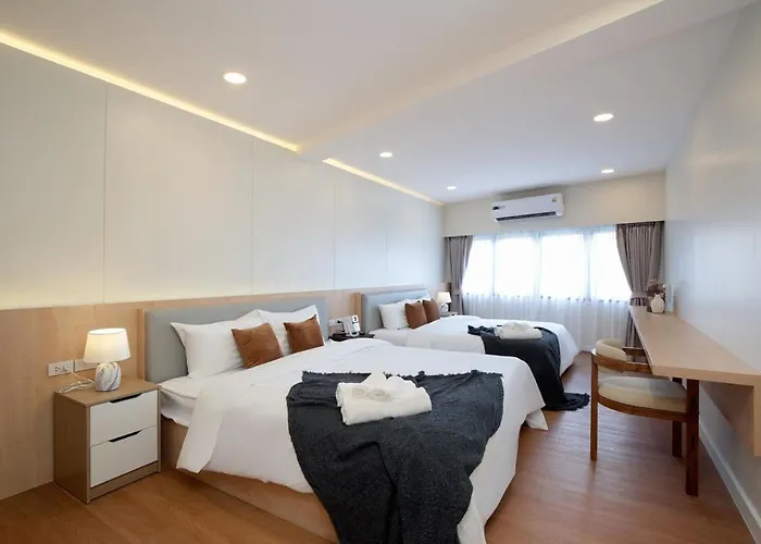 Modern Organic 3br Near Ekkamai With Jacuzzi Cityview バンコク都