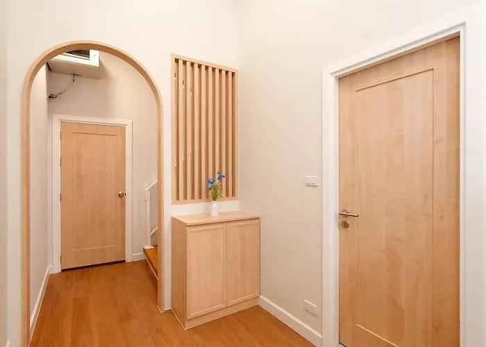 Modern Organic 3br Near Ekkamai With Jacuzzi Cityview 別荘 *