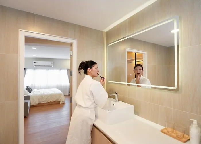 Modern Organic 3br Near Ekkamai With Jacuzzi Cityview バンコク都
