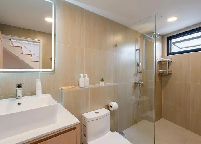 Modern Organic 3br Near Ekkamai With Jacuzzi Cityview 別荘 バンコク都