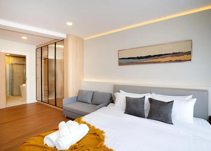 Modern Organic 3br Near Ekkamai With Jacuzzi Cityview 別荘 バンコク都