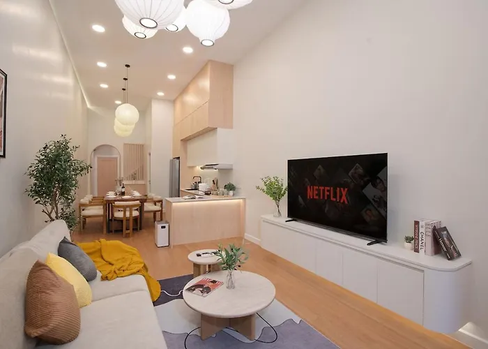 Modern Organic 3br Near Ekkamai With Jacuzzi Cityview バンコク都