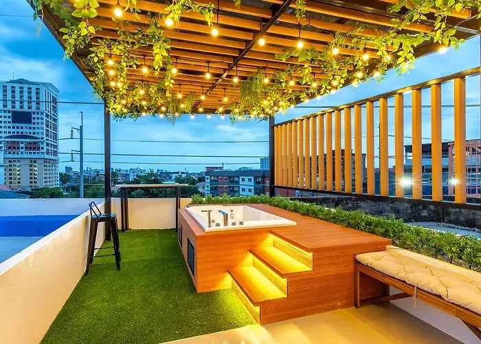Modern Organic 3br Near Ekkamai With Jacuzzi Cityview 別荘