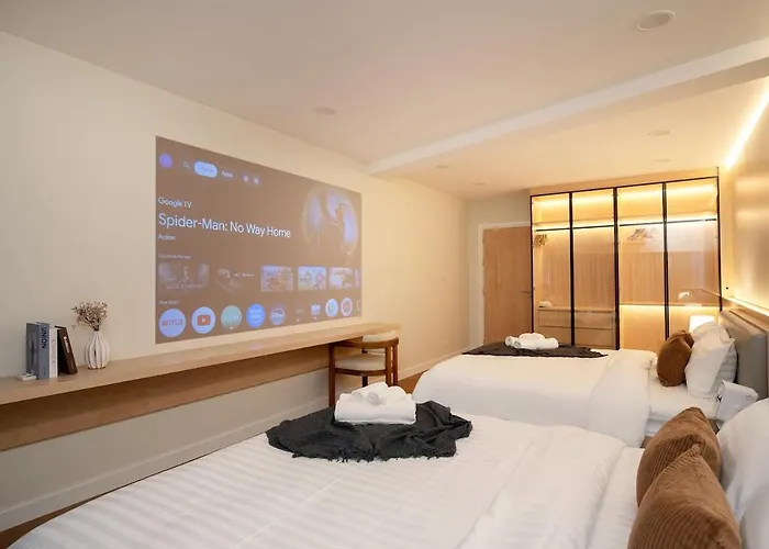 Modern Organic 3br Near Ekkamai With Jacuzzi Cityview 別荘 バンコク都
