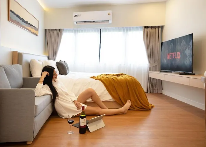 別荘 Modern Organic 3br Near Ekkamai With Jacuzzi Cityview バンコク都