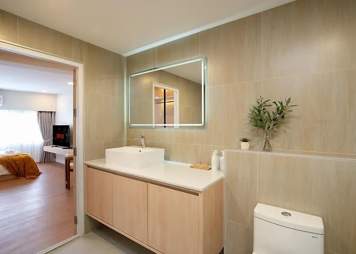 Modern Organic 3br Near Ekkamai With Jacuzzi Cityview