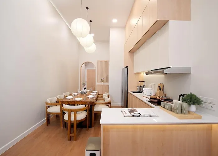 Modern Organic 3br Near Ekkamai With Jacuzzi Cityview 別荘 バンコク都