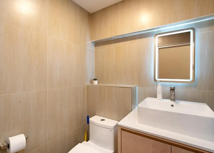 Modern Organic 3br Near Ekkamai With Jacuzzi Cityview バンコク都
