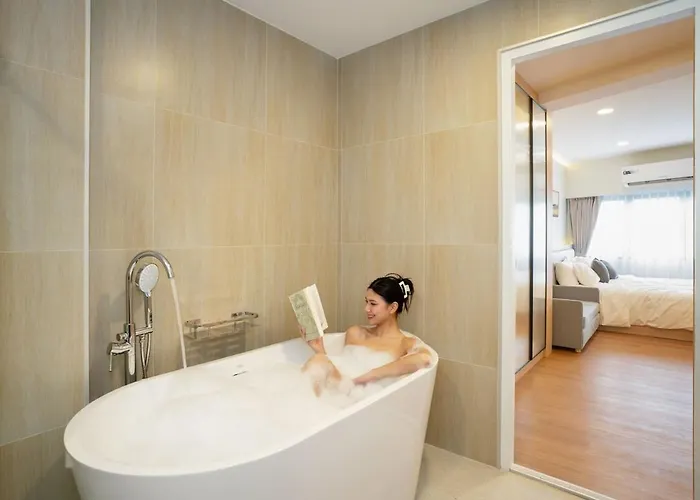 Modern Organic 3br Near Ekkamai With Jacuzzi Cityview 別荘 バンコク都
