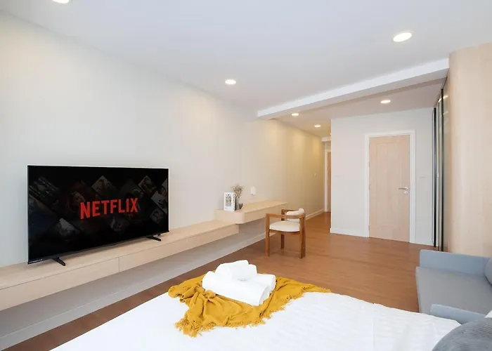 Modern Organic 3br Near Ekkamai With Jacuzzi Cityview 別荘 *